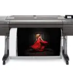 HP DesignJet V-trimmer in operation