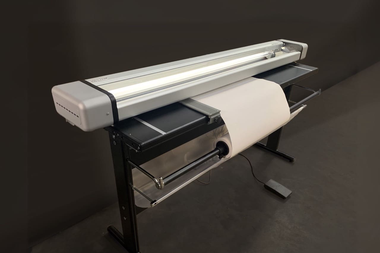 Neolt trimmer cutting large format prints
