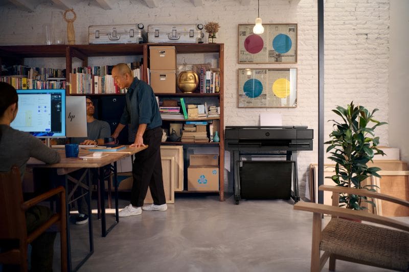 HP designJet T870 in architects studio -lifestyle